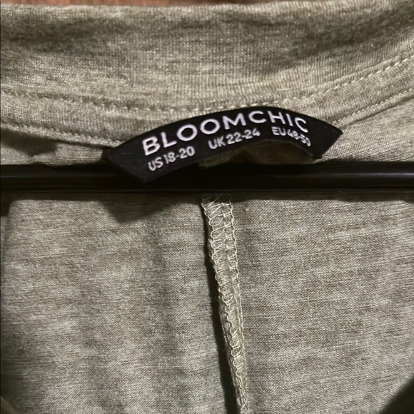 Bloomchic Green Women's Top - Picture 2 of 3